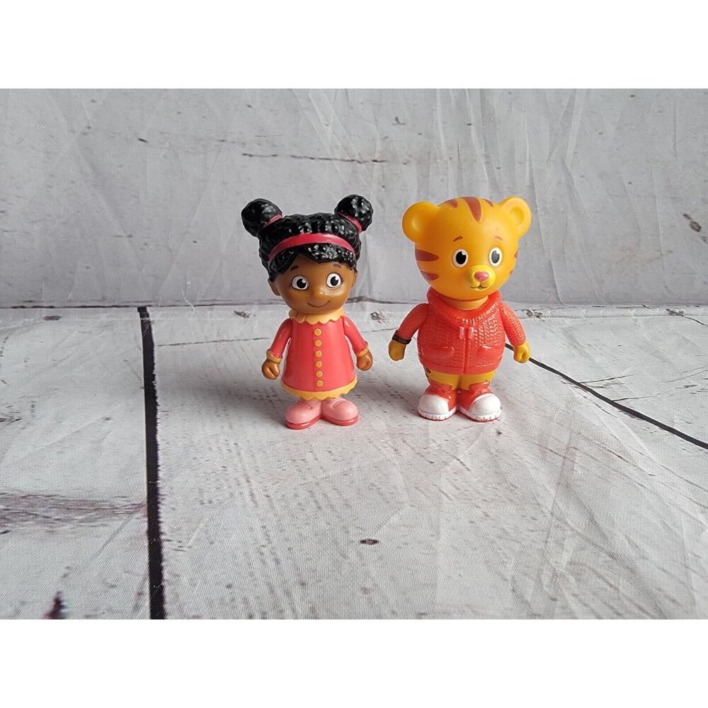 Daniel Tiger's Neighborhood Friends Daniel Tigger Elaina Figures Lot of 2